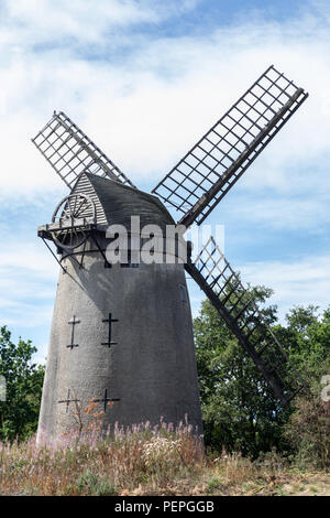 Le moulin complet avec voiles sur Bidston HIll Août 2018 Wirral Banque D'Images