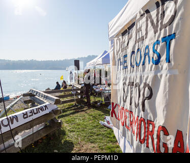 NORTH VANCOUVER, BC, CANADA - OCT 28, 2017 : Le président au pipeline de Kinder Morgan à protestation Cates Park. Banque D'Images