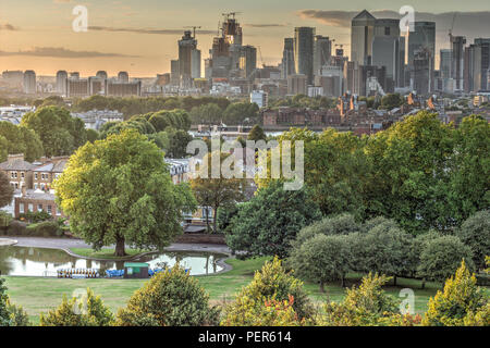 Coucher de soleil sur Canary Wharf et greenwich Park Banque D'Images