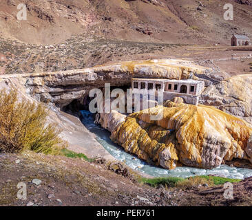 Puente del Inca ou pont Inca près de Cordillera de los Andes - La Province de Mendoza, Argentine Banque D'Images