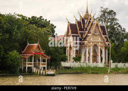 Architecture thaïlandaise sur la rivière Chao Phraya en Thaïlande. Banque D'Images