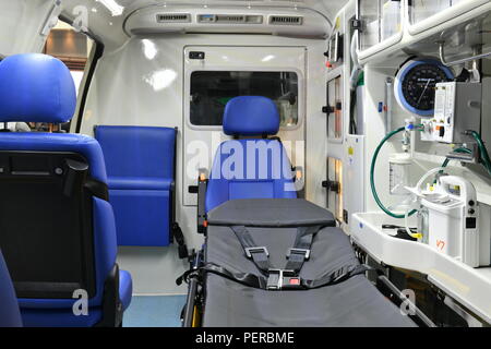 L'équipement d'urgence et dispositifs, détails intérieurs d'ambulance. Banque D'Images