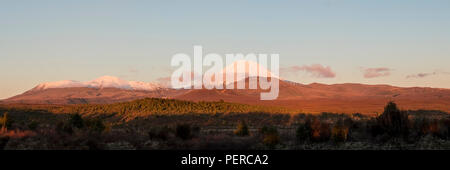 Vue panoramique sur le mont Ngauruhoe, Tongariro, Nouvelle-Zélande Banque D'Images