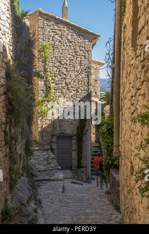 Crestet Village dans le département de Vaucluse, Provence-Alpes-Côte d'Azur, France Banque D'Images