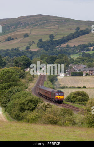 Chemins de la classe 33 de la côte ouest en passant par une locomotive Burneside Windermere à Oxenholme, train d'exécution lorsque Northern rail suspendu le service Banque D'Images