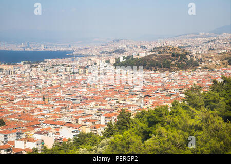 High angle vue incroyable de la ville de Izmir en montagne teleferik Balcova. Banque D'Images
