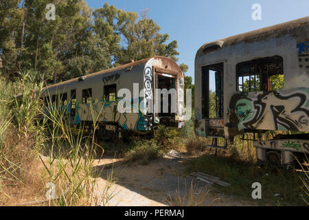 Wagons de train, abandonnés, entraîneur de l'60, San Pedro de Alcantara, Andalousie, espagne. Banque D'Images