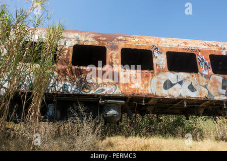 Wagons de train, abandonnés, entraîneur de l'60, San Pedro de Alcantara, Andalousie, espagne. Banque D'Images