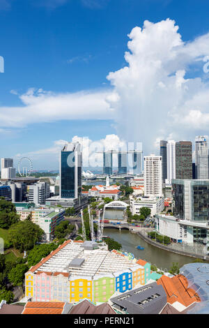 Des avis sur les toits de la ville et riverside restaurants du quartier des divertissements de Clarke Quay, à Singapour, en Asie du sud-est Banque D'Images