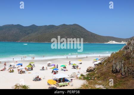 CABO FRIO, BRÉSIL - 17 octobre 2014 : visite Cabo Frio Prainhas beach dans l'état de Rio de Janeiro au Brésil. Le Brésil avait 5,17 millions de visiteurs. Banque D'Images