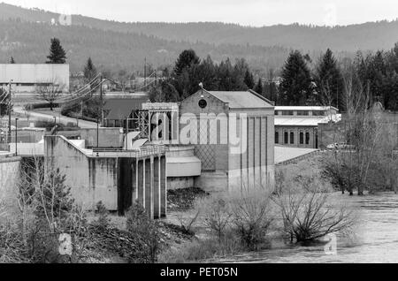 Barrage en amont sur la rivière Spokane. Spokane, Washington. Banque D'Images