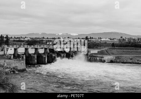 Barrage en amont sur la rivière Spokane. Spokane, Washington. Banque D'Images