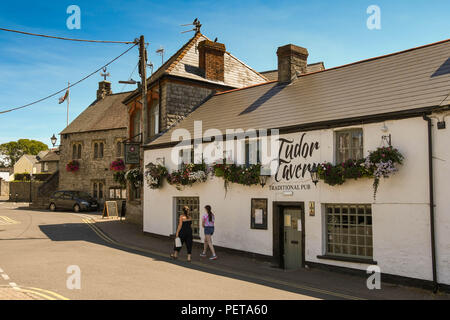 Le Tudor Tavern, une maison traditionnelle en public en Llantwit Major la vallée de Glamorgan, Pays de Galles Banque D'Images