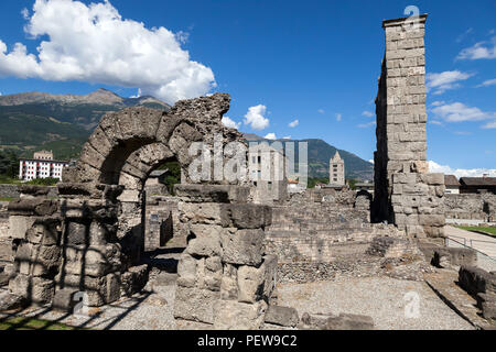 Ruines du théâtre romain à Aoste Italie Banque D'Images