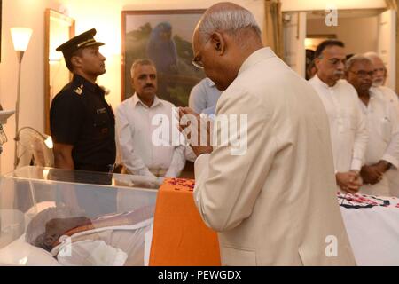 New Delhi, Inde. Août 16, 2018. Le Président de l'Inde, Ram Nath Kovind, a rendu visite à la résidence de feu le Premier Ministre Atal Bihari Vajpayee pour payer son respect Crédit : Jyoti Kapoor/Pacific Press/Alamy Live News Banque D'Images