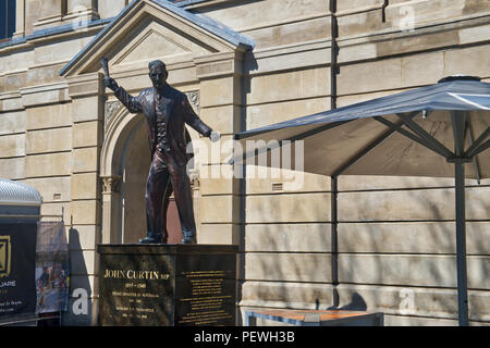 John Curtin statue à l'extérieur de l'hôtel de ville de Fremantle Banque D'Images