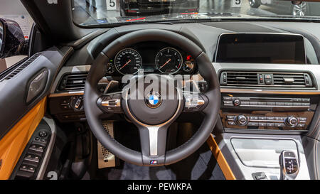 Bruxelles - 12 jan 2016 : vue intérieure d'une BMW Série 6 Cabrio location de vedette à l'Automobile de Bruxelles. Banque D'Images