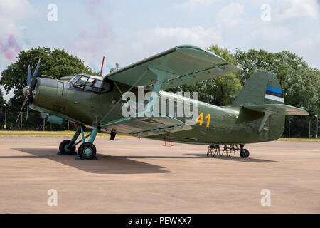 FAIRFORD, UK - Oct 13, 2018 : l'Armée de l'air lituanienne avion cargo Antonov An-2 sur le tarmac de la base aérienne de la RAF Fairford. Banque D'Images