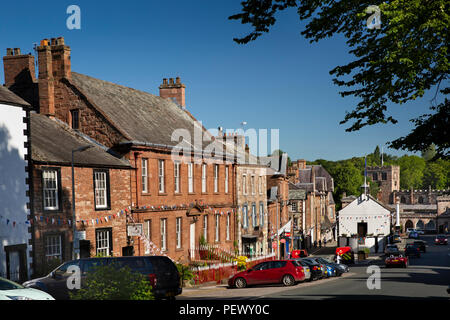 UK, Cumbria, Eden Valley, Appleby, Boroughgate, La Maison Rouge et maisons historiques voisins Banque D'Images