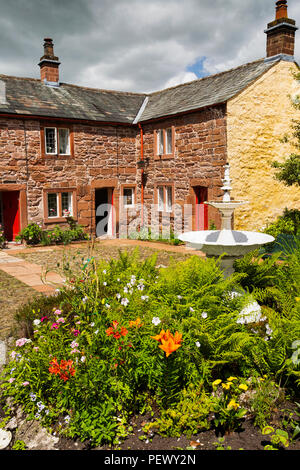 UK, Cumbria, Eden Valley, Appleby, St Anne's Hospital, 1651 Hospices, cour et chapelle Banque D'Images