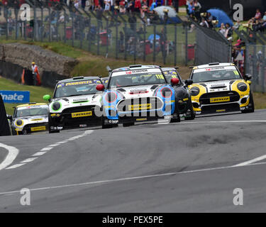 David Robinson, F56 Mini JCW, menant, Mini Challenge, course de DTM, Deutsche Tourenwagen Masters, Grand Prix, Brands Hatch, Kent, Englan Banque D'Images