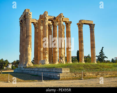 Temple de Zeus Olympien. Le temple monumental commencé dans la 6e siècle avant J.-C. sur l'emplacement d'un ancien sanctuaire dédié à Zeus. Athènes. L'Attique, Grèce. Banque D'Images