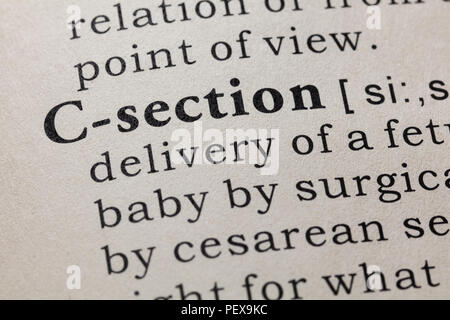 Faux dictionnaire, dictionnaire définition du mot C-section. y compris les principaux termes descriptifs. Banque D'Images