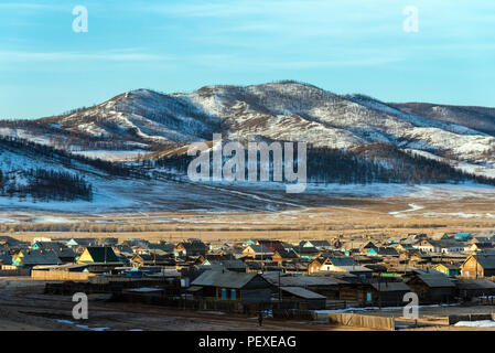 Vue sur Shaman Village Tahir est à 80 km de la frontière mongole en Sibérie, Russie. Banque D'Images