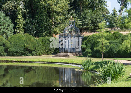 Volière à Melbourne Hall and Gardens, Derbyshire, Royaume-Uni Banque D'Images