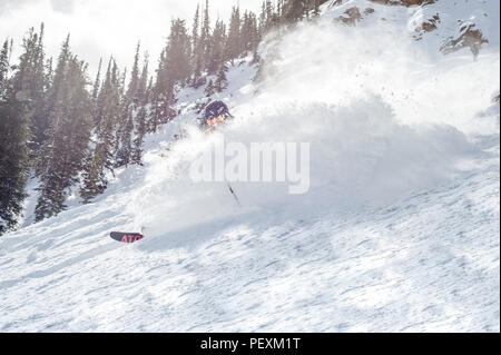 Personne ski en bas de la colline, Crested Butte, Colorado, USA Banque D'Images