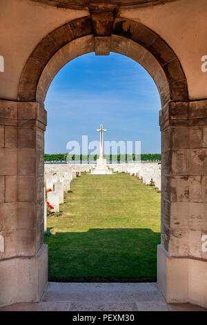 Duisans British War Cemetery, France, maintenue par la Commission de guerre du Commonwealth, le lieu de sépulture de 3300 soldats britanniques et canadiens Banque D'Images