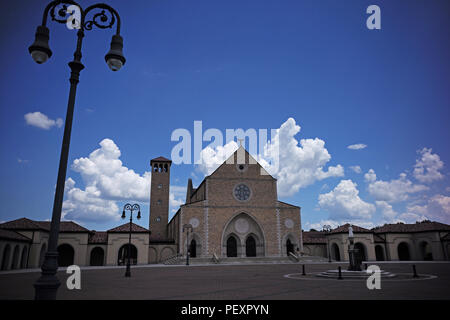 Lieu de culte du Très Saint Sacrement de Notre Dame des Anges, officieusement connu sous le nom de Monastère OLAM de culte, est un important lieu de culte catholique romain à AL Banque D'Images