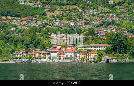 Ossuccio du traversier, petit village magnifique et donnant sur le lac de Côme, Lombardie, Italie. Banque D'Images