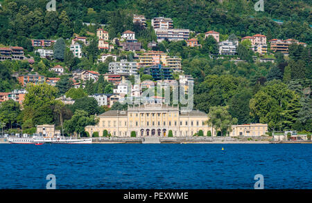 La belle Villa Olmo vu depuis le ferry, sur le lac de Côme, Lombardie, Italie. Banque D'Images