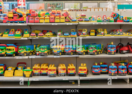 Kiev, Ukraine. 22 juillet 2018 les jouets pour enfants sur les étagères de magasin de divers fabricants. Les jouets pour enfants sur l'étagère du magasin Banque D'Images