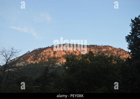 Montagnes près de Baile Herculane, Roumanie Banque D'Images