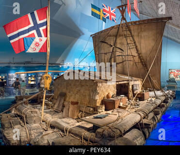 Le radeau Kon-Tiki balsa sur lequel l'explorateur norvégien Thor Heyerdahl a traversé l'océan Pacifique en 1947, le musée Kon Tiki, Bygdøy, Oslo, Norvège Banque D'Images