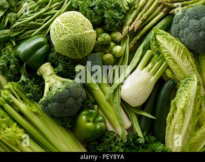Variété de légumes verts frais. Banque D'Images
