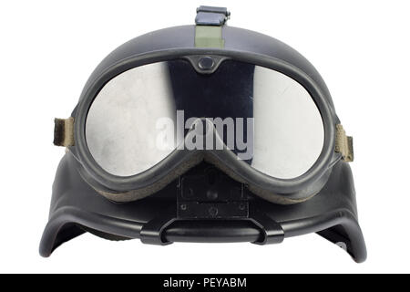 Noir de l'armée de kevlar Casque avec lunettes isolé sur fond blanc Banque D'Images