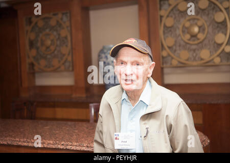 Fred Harvey, un vétéran de la Marine, pose pour une photo à l'Iwo Jima Association of America 71e anniversaire et Colloque à Arlington, en Virginie, le 18 février 2016. Harvey est un survivant de la bataille d'Iwo Jima. (U.S. Marine Corps photo par le Sgt. Melissa Karnath/libérés) Banque D'Images