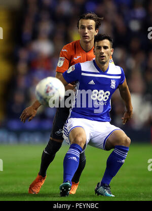 Swansea City's Bersant Celina (à gauche) et Birmingham City's Maxime Colin (à droite) bataille pour la balle durant le match de championnat Sky Bet au Saint Andrew's Stadium, Trophée 000 milliards de Birmingham. Banque D'Images