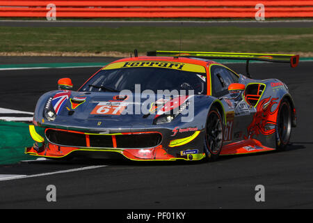 Silverstone, UK. 17 août 2018. Le # 61 Clearwater Racing Ferrari 488 GTE de Weng Mok Sun, Keita Sawa et Matt Griffin au cours de la pratique pour la FIA World Endurance Championship 6 heures de Silverstone, à Silverstone, UK Crédit : James Hancock/Alamy Live News Banque D'Images