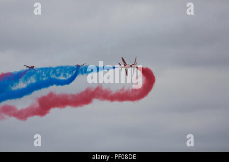 Biggin Hill,UK,le 18 août,2018,Festival de Biggin Hill commémore le vol de l'année du centenaire de la RAF, l'équipe de Biggin Hill équipe a lancé les 100 ans de l'aviation en inspirant les jeunes à poursuivre des carrières dans l'industrie. Sa proposition de créer le Collège de technologie aérospatiale et de Londres a été également présentée sur place pendant le Festival de l'aviation. La foule a été traitée à l'affiche par les flèches rouges, Chinook HC6, Battle of Britain Memorial Flight, Spitfire X1, aile marcheurs et beaucoup d'autres.Credit:Keith Larby/Alamy Live News Banque D'Images