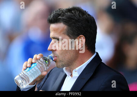 Liverpool, Royaume-Uni. 18 août 2018. Everton Manager Marco Silva prend un verre. Premier League, Everton v Southampton à Goodison Park à Liverpool le samedi 18 août 2018. Cette image ne peut être utilisé qu'à des fins rédactionnelles. Usage éditorial uniquement, licence requise pour un usage commercial. Aucune utilisation de pari, de jeux ou d'un seul club/ligue/dvd publications. Photos par Chris Stading/Andrew Orchard la photographie de sport/Alamy live news Banque D'Images