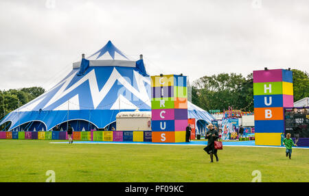 Edinburgh Fringe Festival, Édimbourg, Royaume-Uni. 18 août 2018. The Meadows, Édimbourg, Écosse Royaume-Uni: Les gens au centre de cirque sous-ventre sur les Meadows Banque D'Images