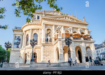 Francfort / ALLEMAGNE - le 17 août 2018:de près de l'Alte Oper à Opernplatz. Banque D'Images