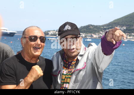 Quincy Jones arrive pour le 2018 Ischia Global Film & Music Fest et est accueilli par Tony Renis comprend : Quincy Jones, Tony Renis Où : Ischia, Italie Quand : 18 Oct 2018 Credit : IPA/WENN.com **Uniquement disponible pour publication au Royaume-Uni, USA, Allemagne, Autriche, Suisse** Banque D'Images