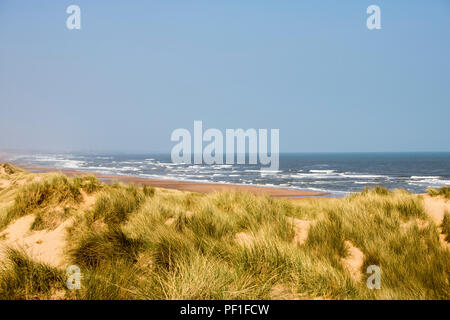 Balmedie Beach en face de ciel bleu Banque D'Images