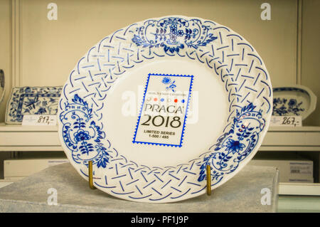 Praga 2018 Exposition philatélique mondiale spécialisée à Prague, en République tchèque, à proximité aujourd'hui, le 18 août 2018. Timbre porcelaine 'Praga 2018' a été pro Banque D'Images