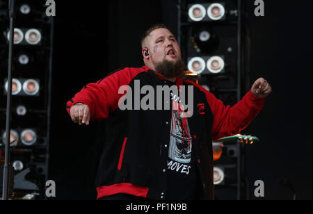 Rag'n'Bone Man performing le deuxième jour de Rize Festival à Hylands Park, Chelmsford. Banque D'Images